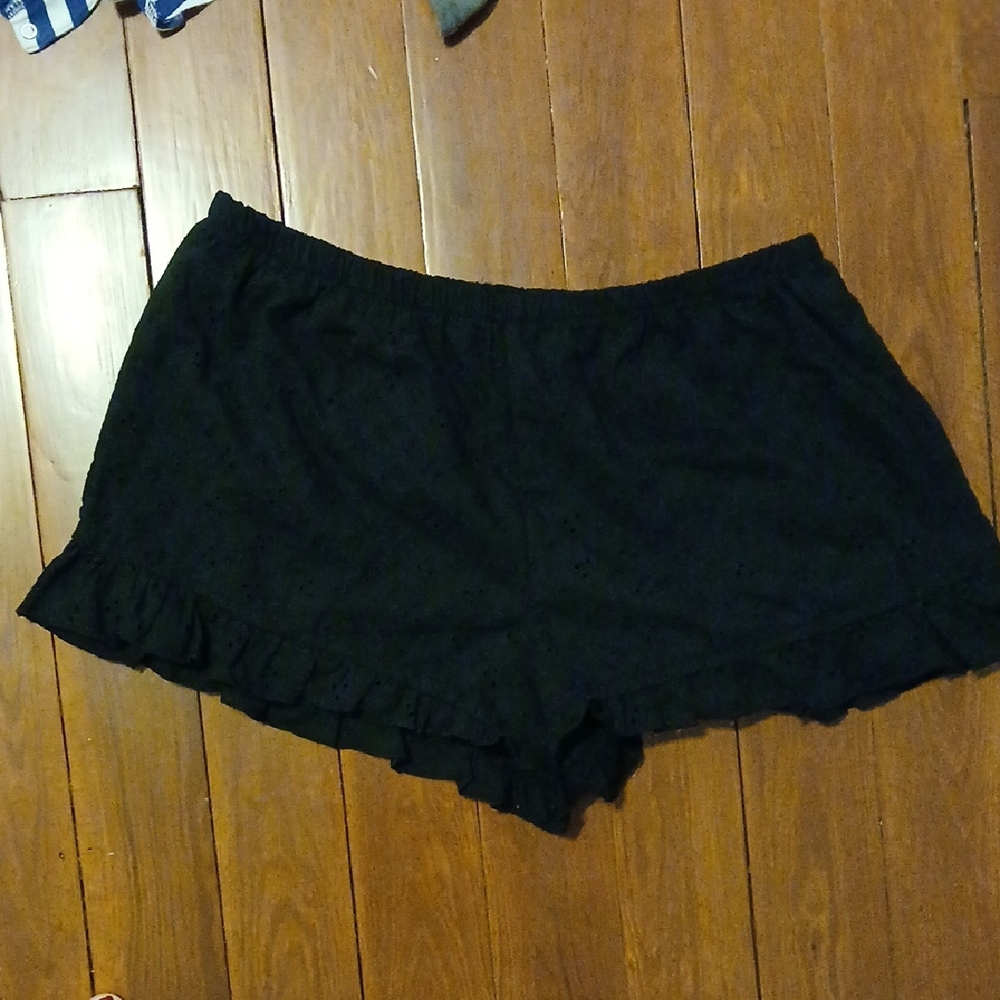 Forever 21 Black Ruffle Hem Shorts Womens L